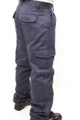 Tela grafa, color gris acero, con bolsillos a los costados-Ombu Pantalon cargo, gris acero